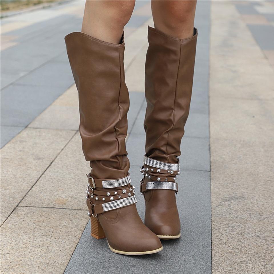 Roberta | Botas Altas Slouch con Correas de Tachuelas y Tacón Ancho