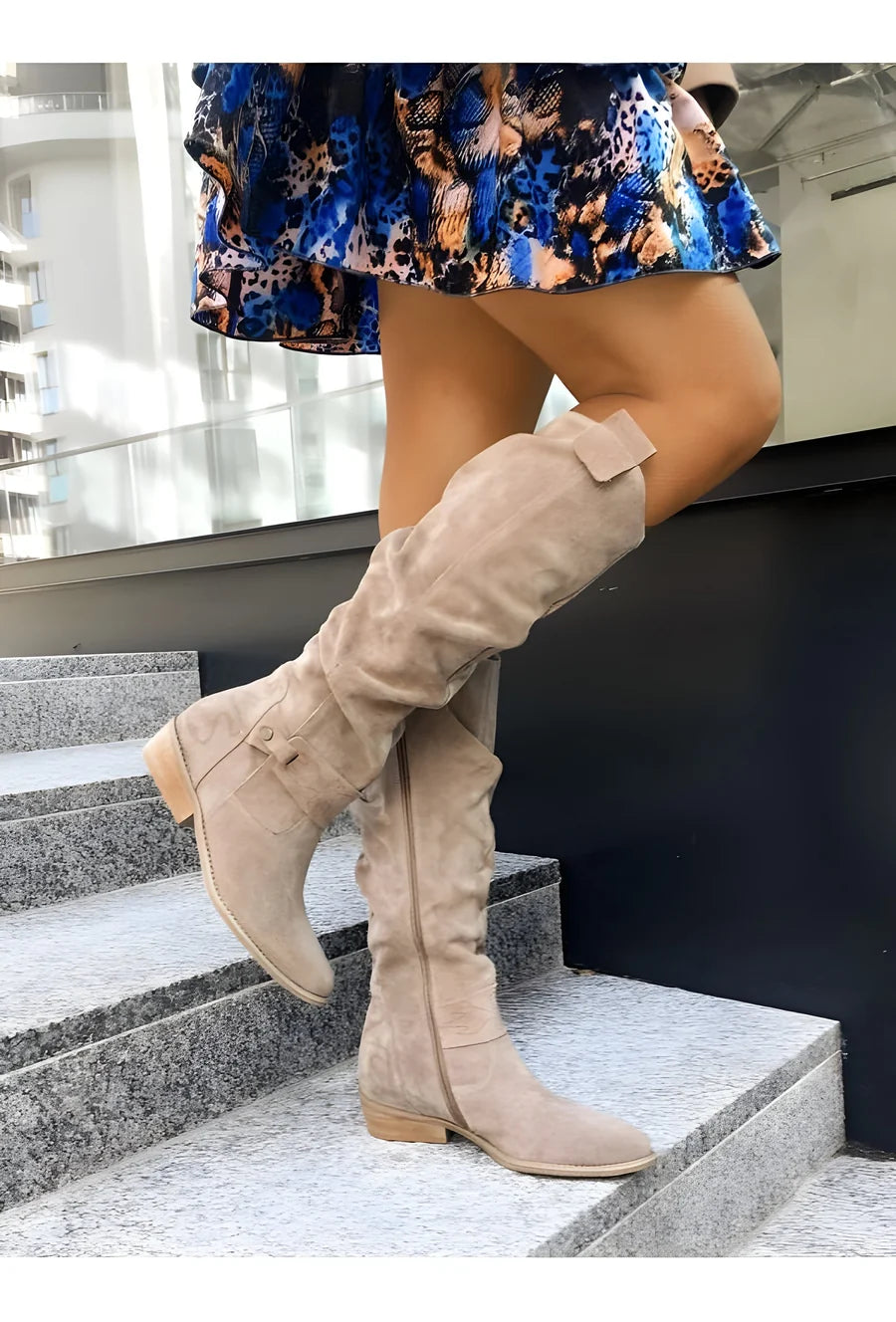Rosaura | Botas Altas Efecto Ante Fruncidas con Hebilla y Tacón Bajo - Beige