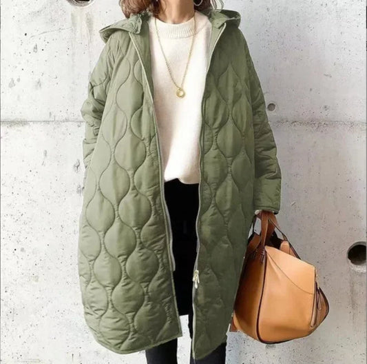 Sixta | Abrigo Largo Acolchado en Ondas con Capucha Oversize para Mujer - Verde salvia