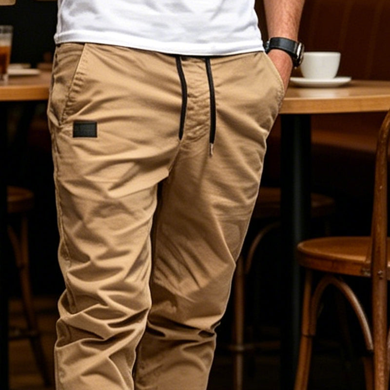 Pantalón jogger hombre con cordón y bolsillos