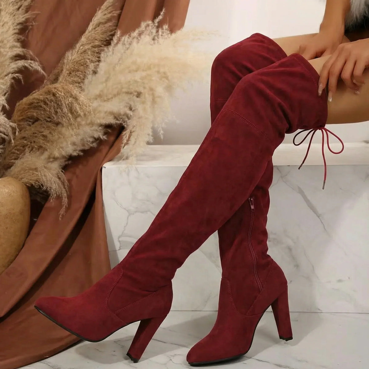 Susana | Botas Mosqueteras Efecto Ante con Tacón Ancho y Lazo - Rojo