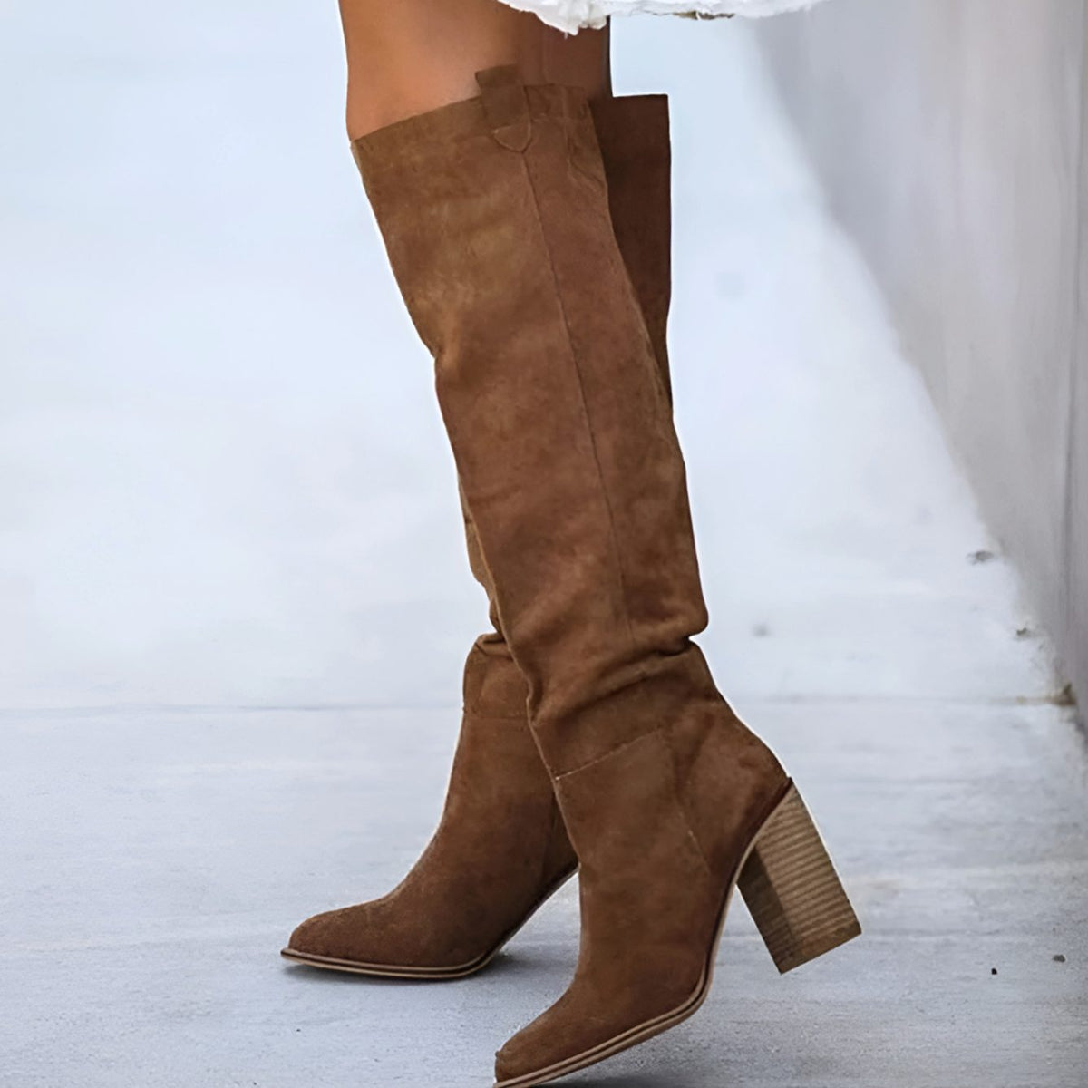 Yasmina | Botas Altas Efecto Ante con Punta Fina y Tacón Ancho
